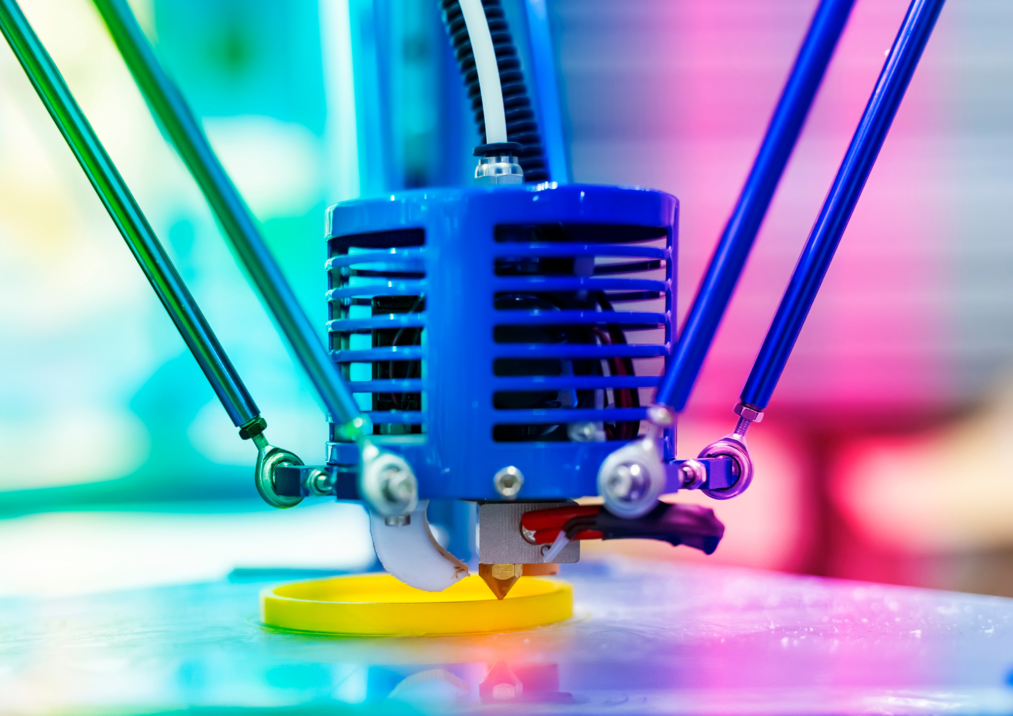impresora 3D con muchos colores de fondo